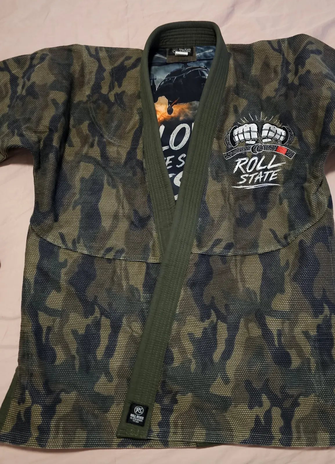 Chaqueta real del GI camuflaje cerrada con cinturón, bordado Roll State en el pecho